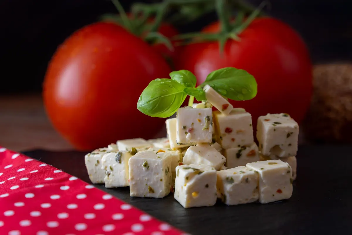 Greek vs Genovese Basil: Which to Grow in the UK?